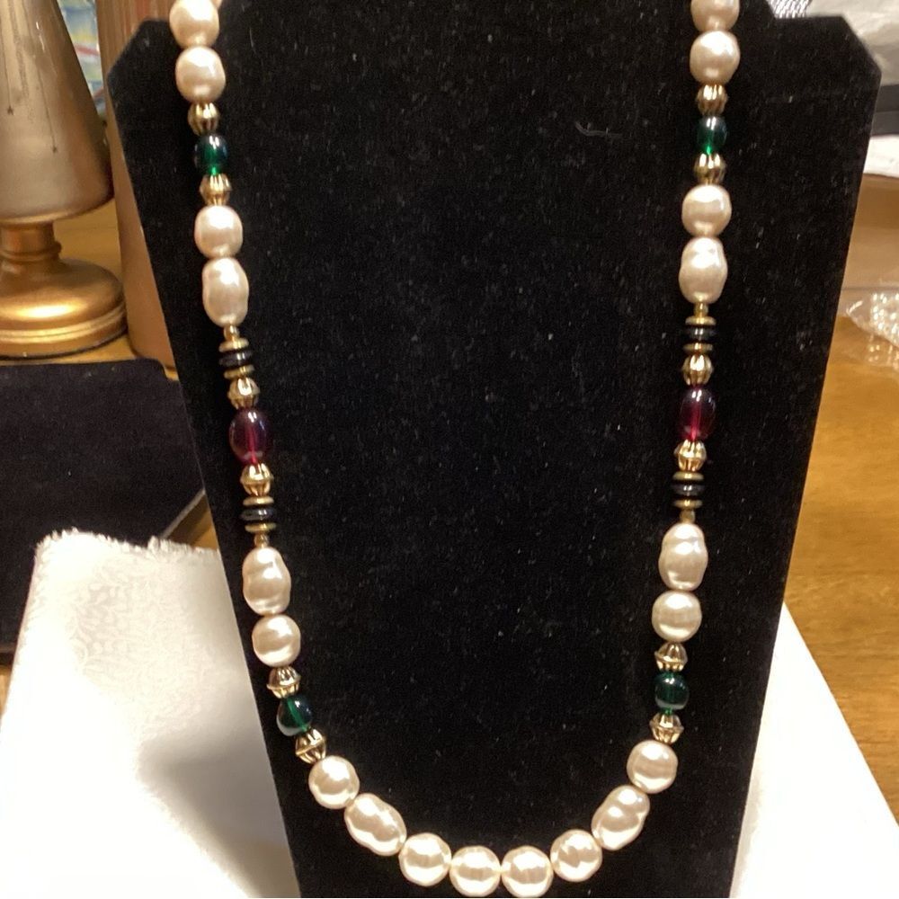 Elegant Faux Pearl and Beaded Necklace